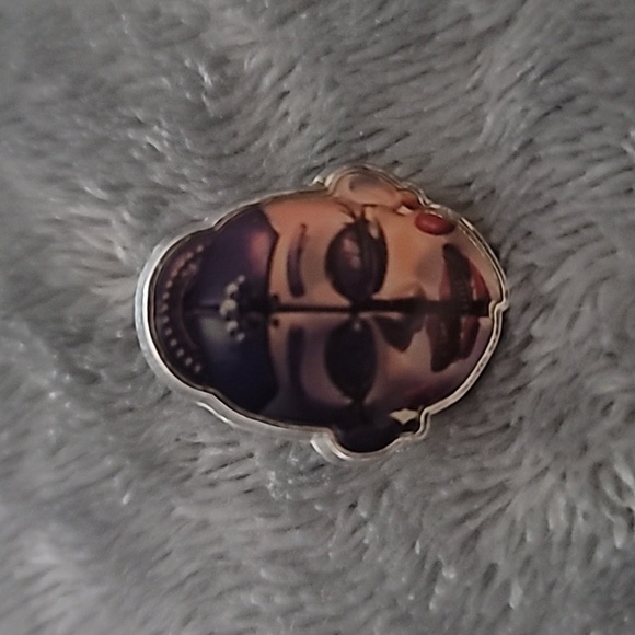 5 Nights at Freddy's Pin - Picture 1 of 3